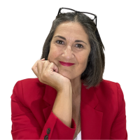 pilar solana, psicologa clinica y CEO de soymiprioridad.com está pensativa